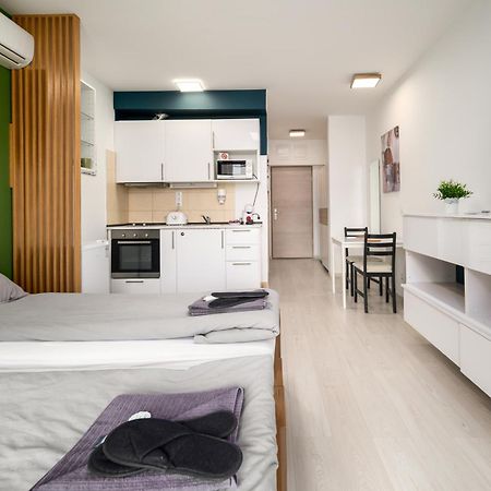 Atrium Residence Deluxe Suite-Free Parking Garage Same Building Budapest Exterior photo