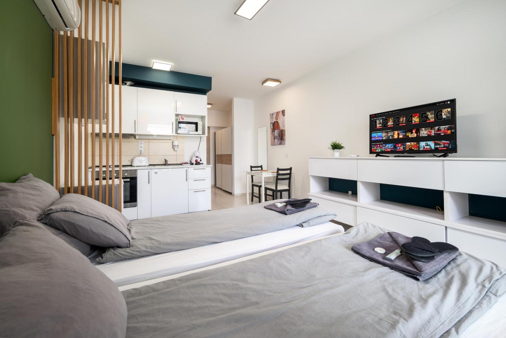 Atrium Residence Deluxe Suite-Free Parking Garage Same Building Budapest Exterior photo