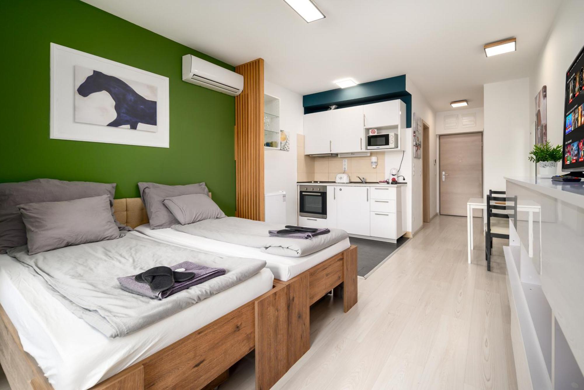Atrium Residence Deluxe Suite-Free Parking Garage Same Building Budapest Exterior photo