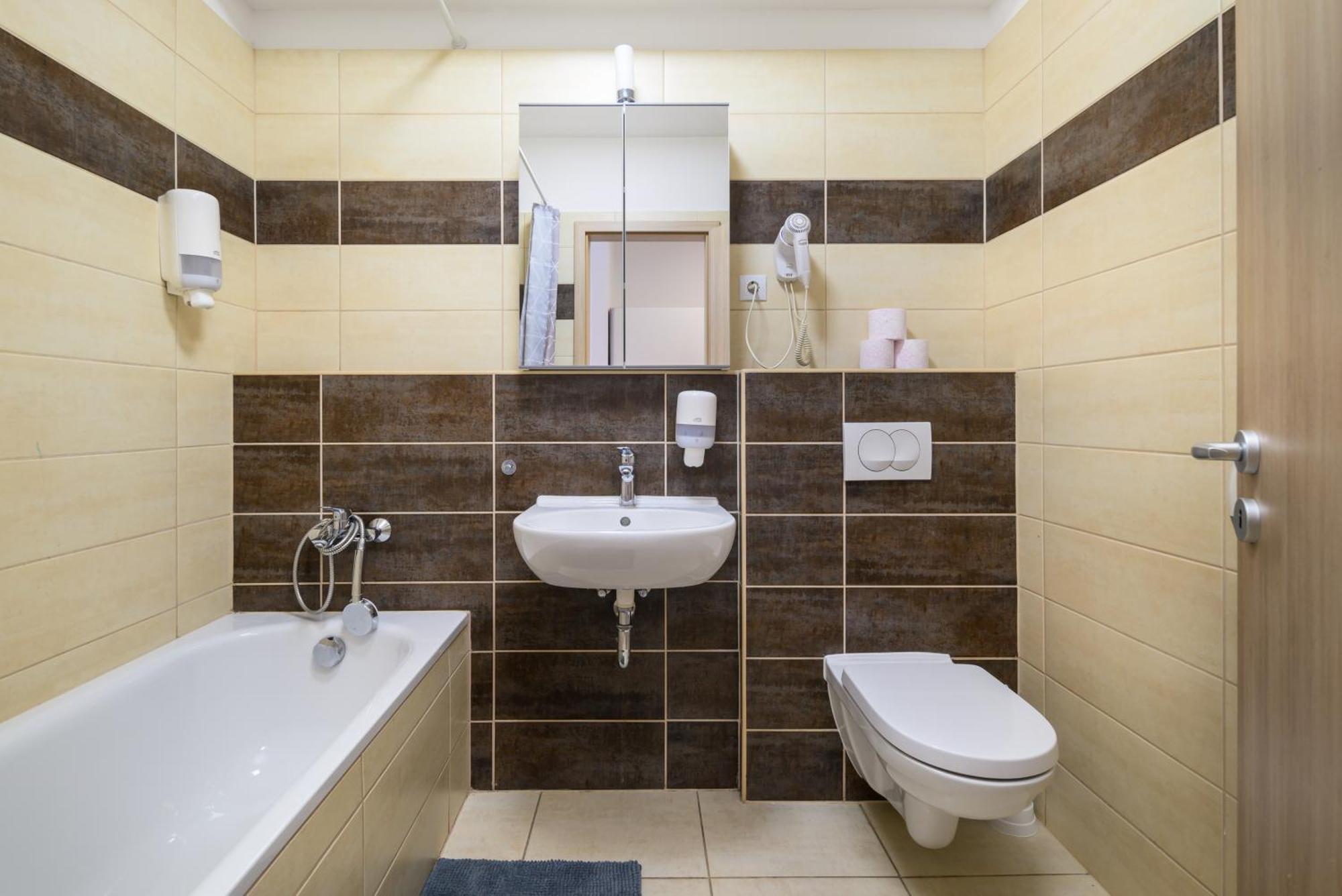 Atrium Residence Deluxe Suite-Free Parking Garage Same Building Budapest Exterior photo